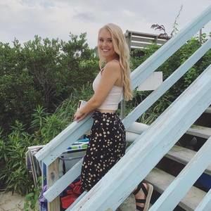 Meet your Posher, Rebecca